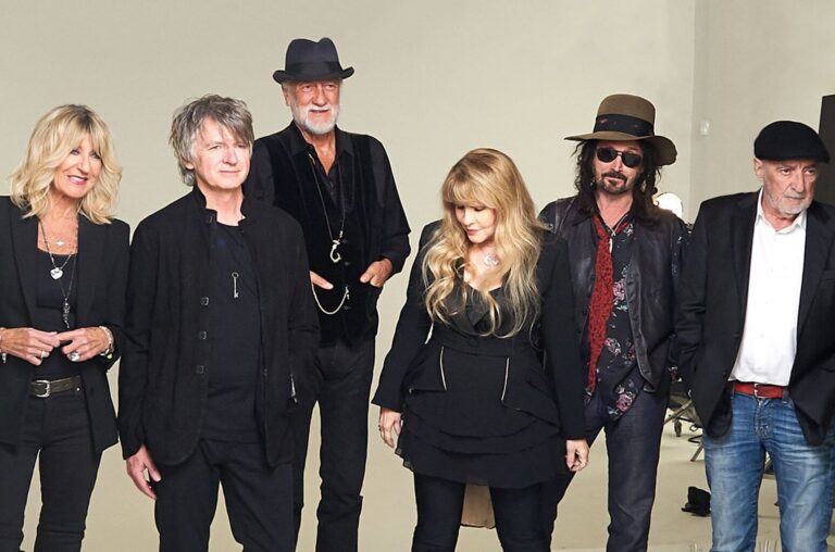 61b909dbab507f81704f6a57_61b8f6a42bf91351f5d6d97d_fleetwood-mac-2018-randee-st-nicholas-billboard-1548-compressed
