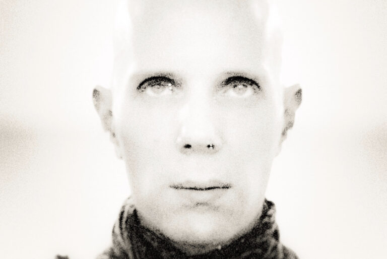 621cf7dfec06532b06ae1cd0_Billy-Howerdel